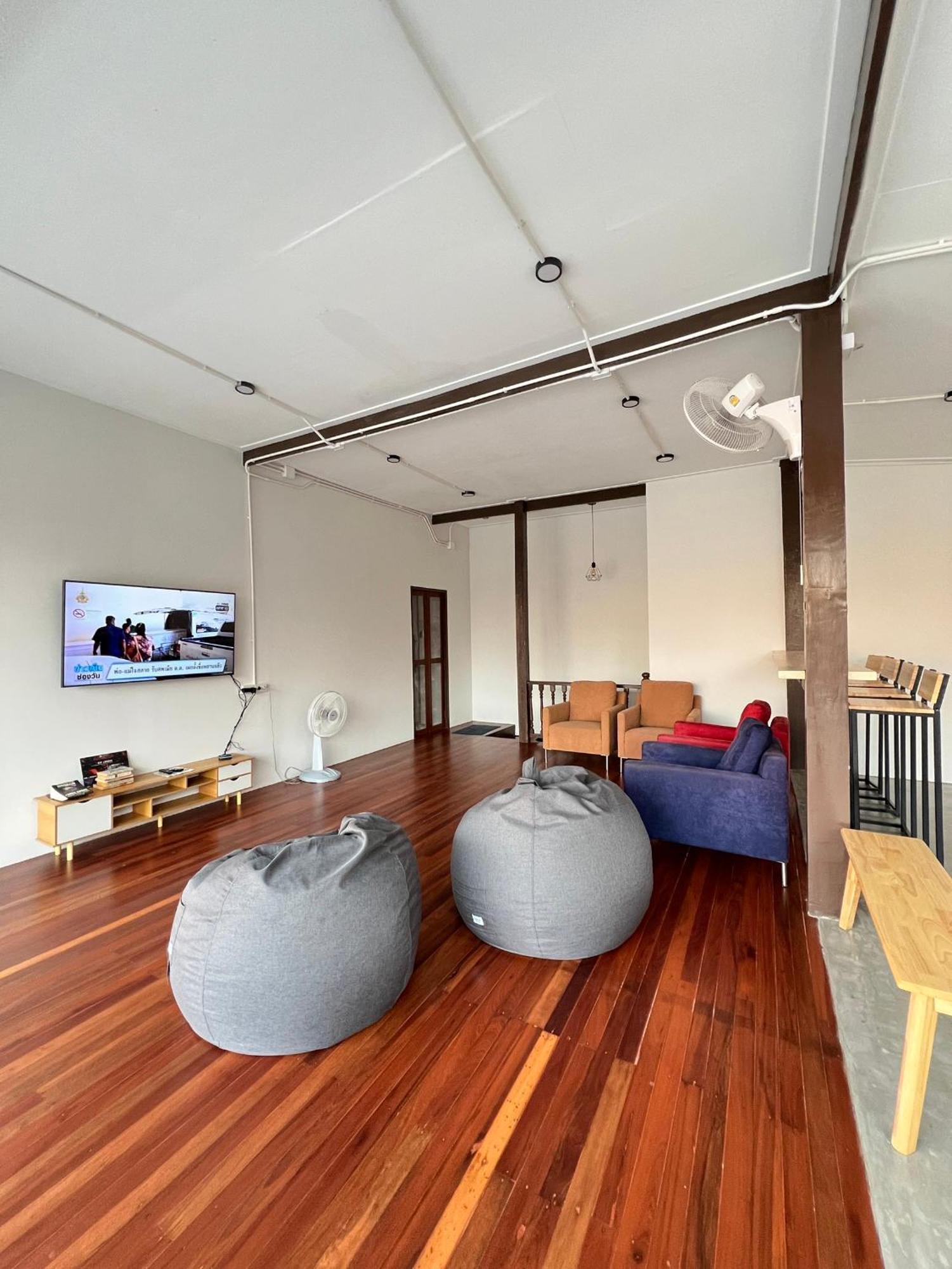 House Ju Hostel Bangkok Ngoại thất bức ảnh